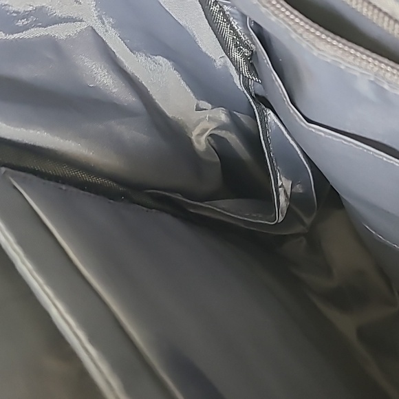 Lovevook Charging Black Backpack with Structured Design and Durable Fabric - Picture 6 of 8